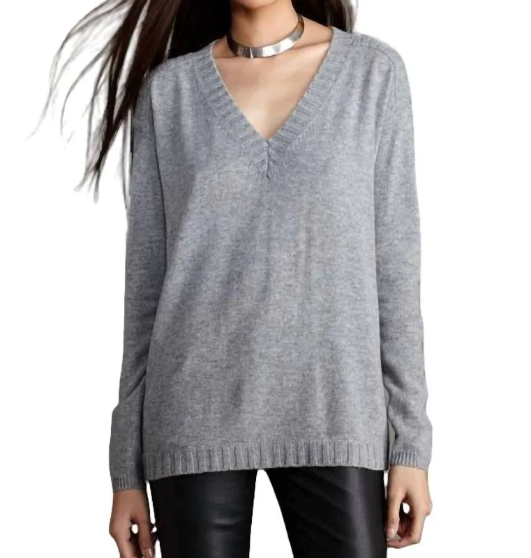 Women's High-Fashion Outfit Luxe T-Back Vee Sweater In Grey/black