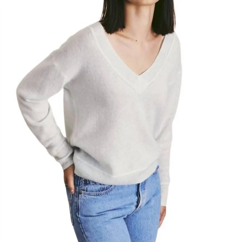 Women's Vintage-Inspired Outfit Natia Cashmere Sweater In Light Sky Bluie