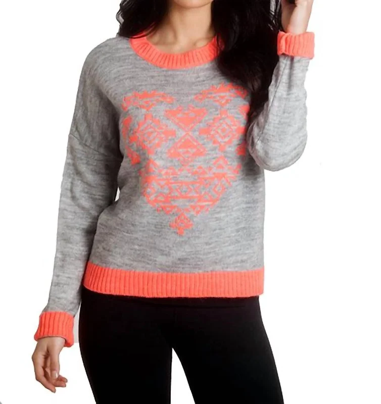 Women's Classic Outfit Aztec Heart Sweater In Grey