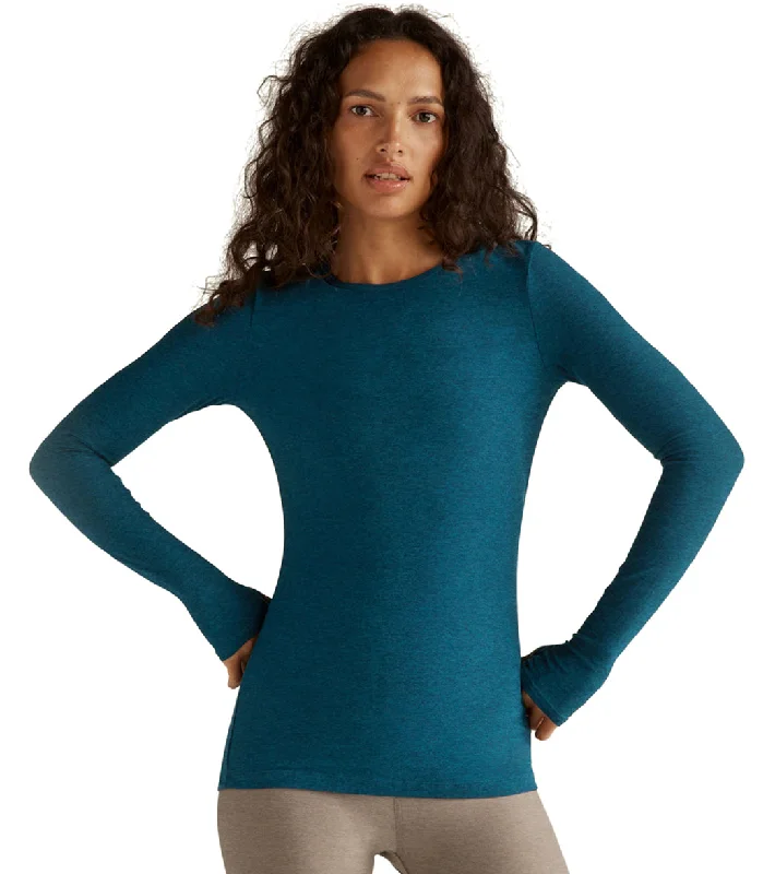 Women's Stylish Outdoor Outfit Beyond Yoga Spacedye Classic Crew Pullover Blue Gem Heather