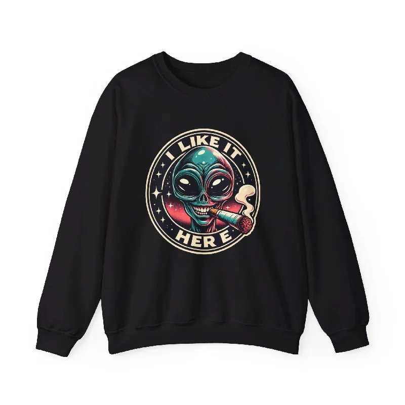 Women's Luxury Attire I Like It Here  Heavy Blend™ Crewneck Sweatshirt